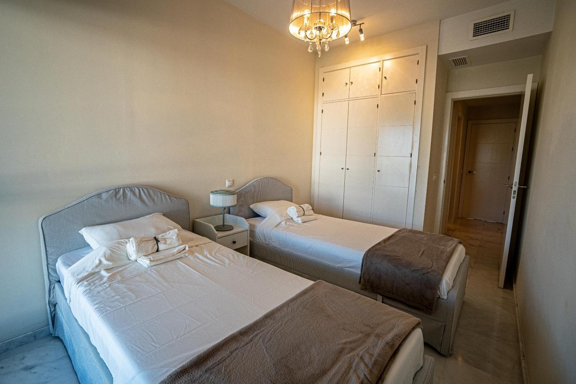 Hello Cosmo Apartment Estepona Luaran gambar